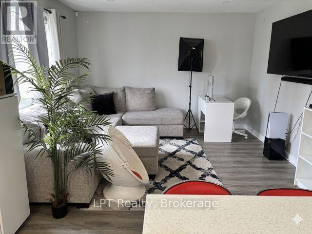 Photo - 325 Baldwin St