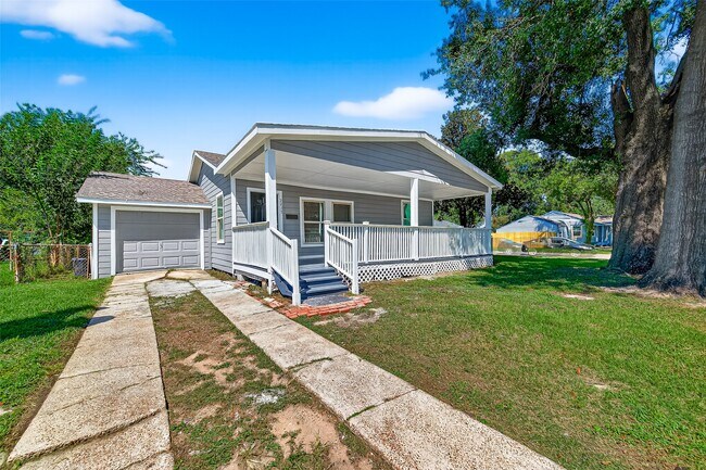 Photo - 2217 10th St