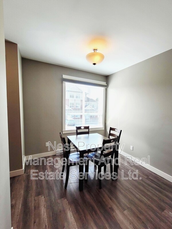 Photo - 110-110 Baxter Ave