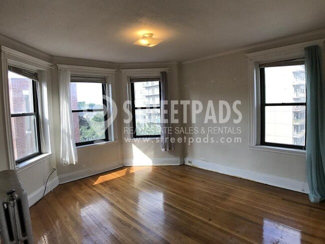 Building Photo - bedroom in Malden MA 02148 Rental