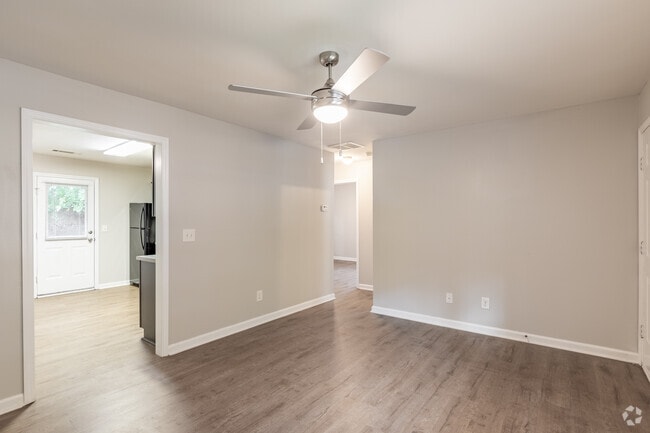 2HAB, 1BA - 840ft²