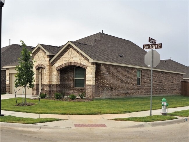 Photo - 1800 Lake Grove Dr