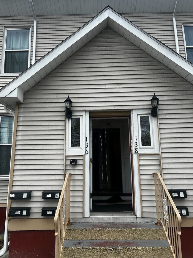 Building Photo - 138 Morton Ave Unit 4