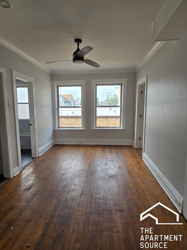 Building Photo - 3420 W Irving Park Rd Unit 21