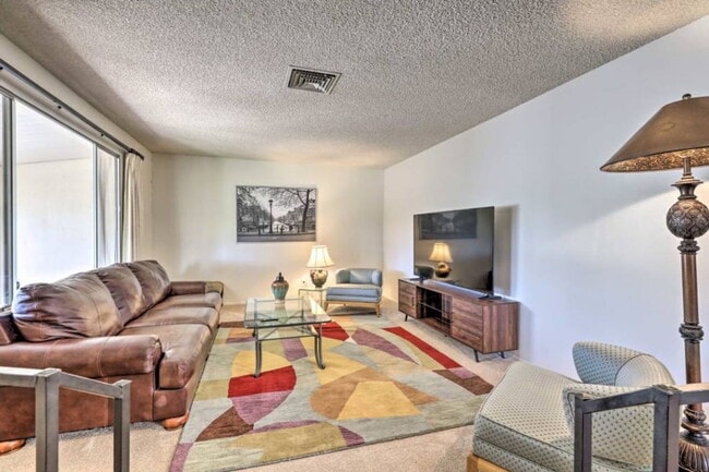 Photo - 600 E Palm St