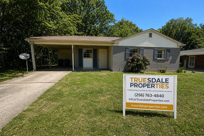 Building Photo - 3bedroom 1BA brick home with carport