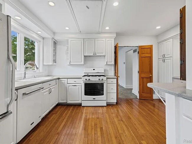 Photo - 4010 Linwood Ave