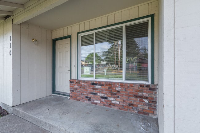 Photo - 110 SW Fleishauer Ln