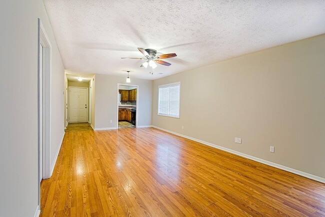 Photo - 3535 Miller St