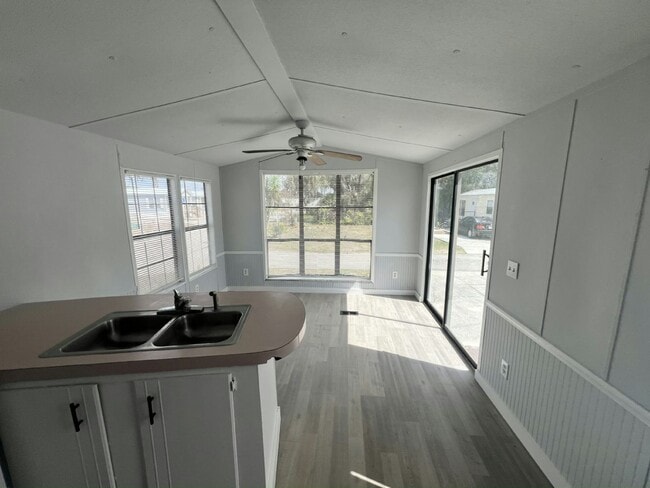 Photo - 1133 Chicago Bulls St