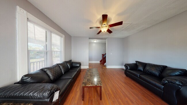 Photo - 1412 E Genesee St Unit 1