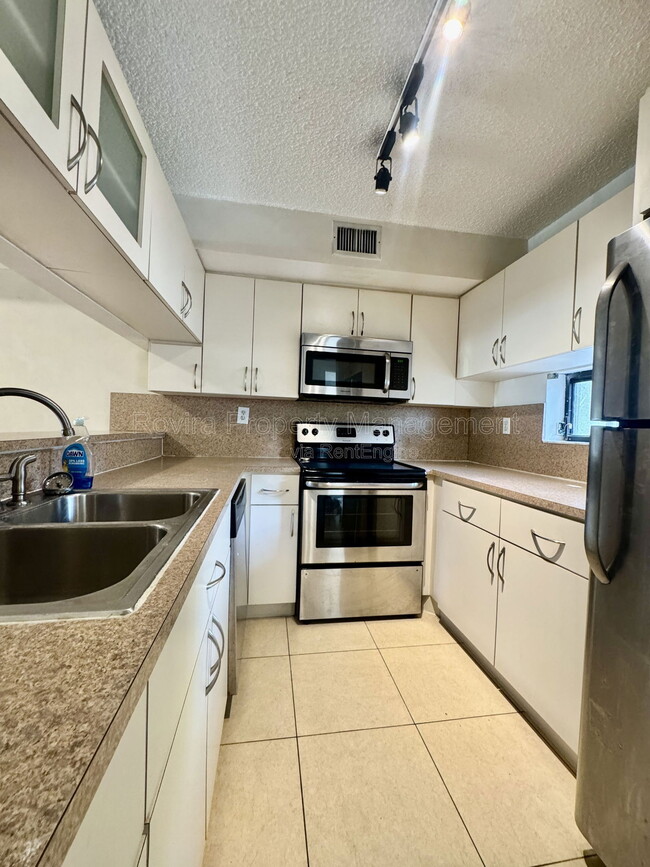 Photo - 2180 SW 9th Ave