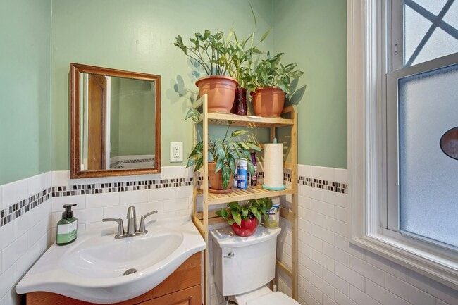 Photo - 5625 Post Rd