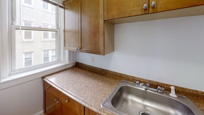 Photo - Fenway Studio, close to everything, 1/2 FE...