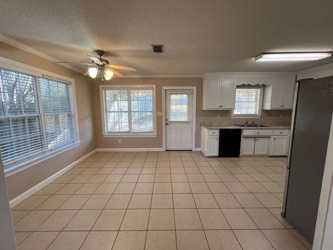 Photo - 4 Bedroom 3 Bathroom Home in Valdosta