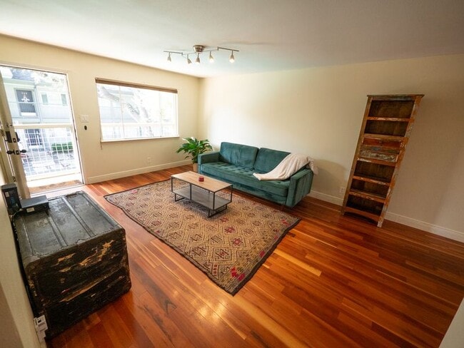 Building Photo - 2303 East Side Dr Unit 209 Rental