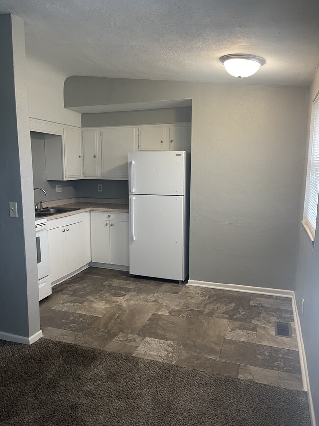 Building Photo - 2750 E Phylbeck Ave Unit 3