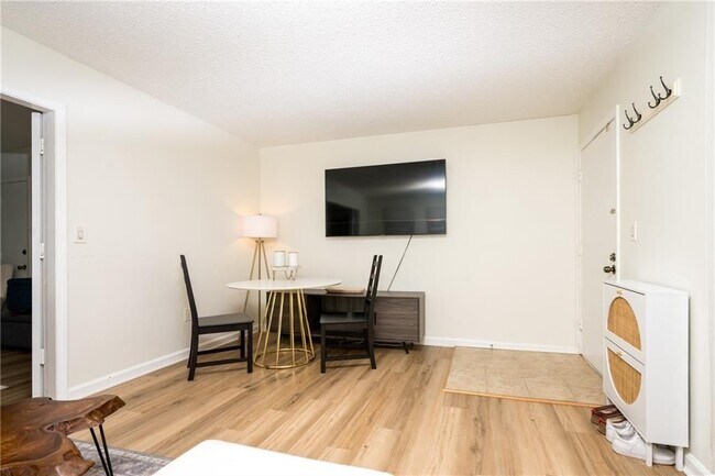 Photo - 127 Lablanc Way NW
