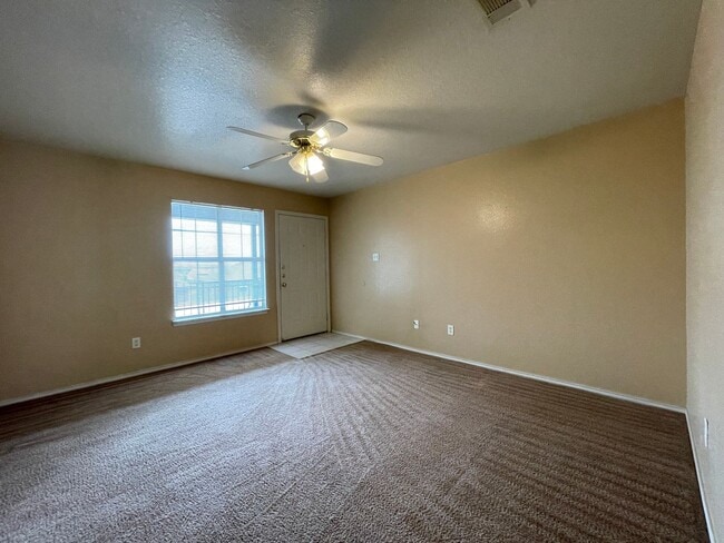 Photo - 3203 Toledo Dr Unidad # D
