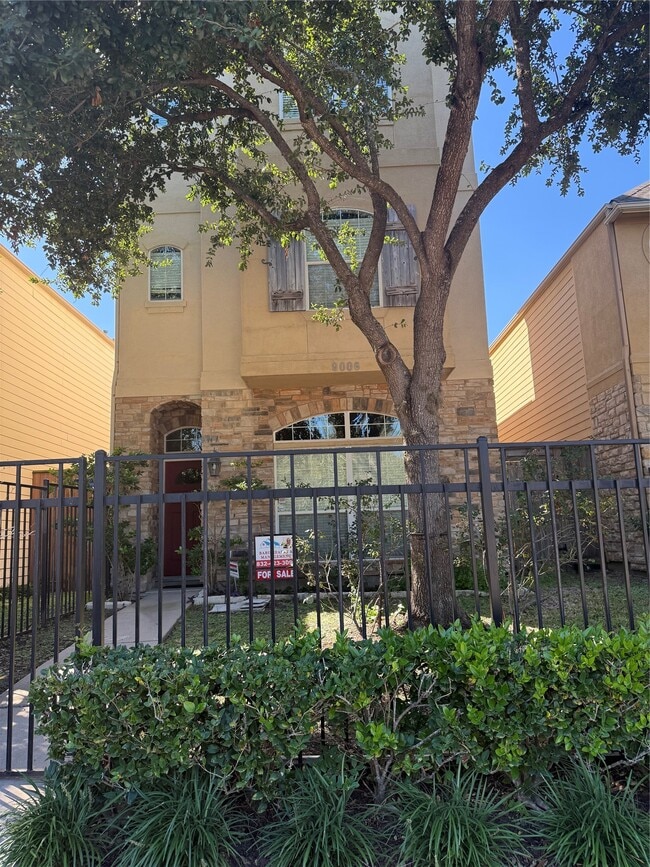 Photo - 9006 Lakes at 610 Dr