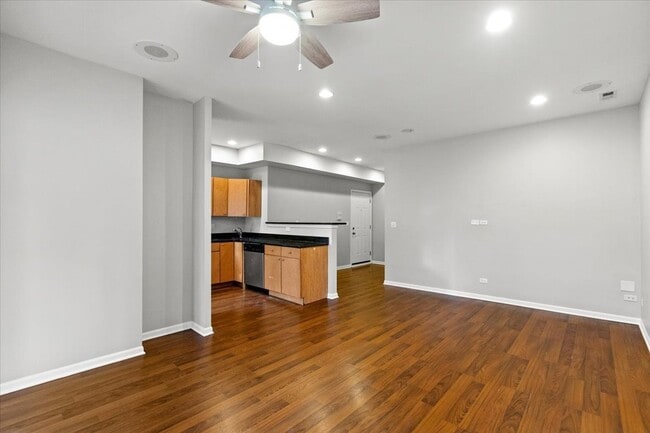 Photo - 7717 N Marshfield Ave Unidad 2