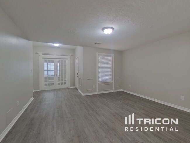 Photo - 729 Forest Ln Dr