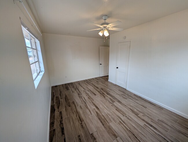 Photo - 5034 E 17th St