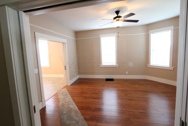 Living Room - 4929 Hesper Rd