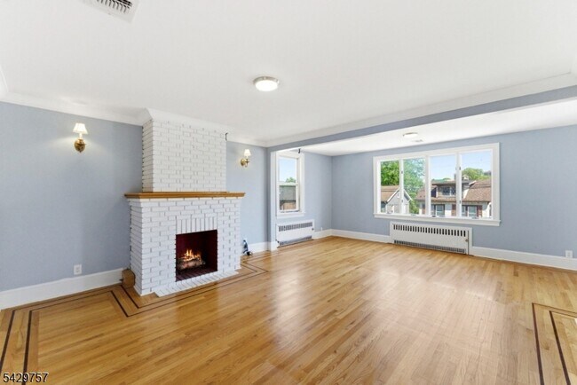 Building Photo - 773 Kingsland Ave