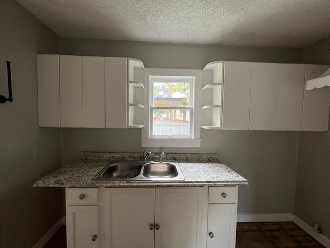 Photo - 335 Henry St