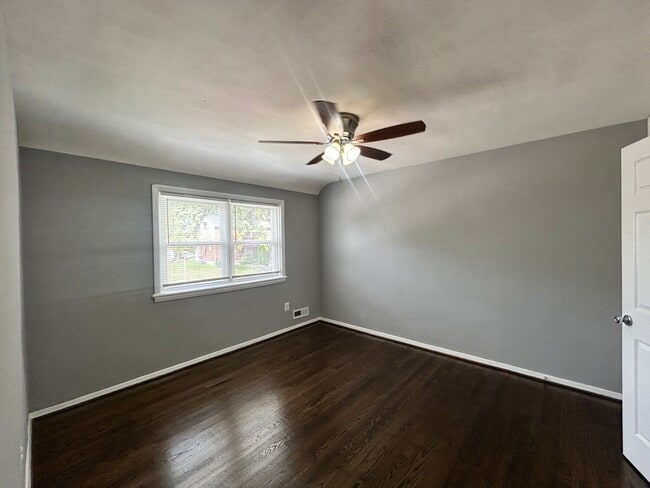 Photo - 5237 Fredcrest Rd
