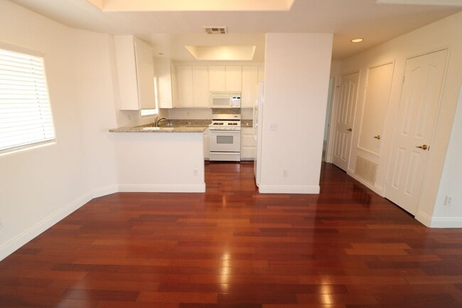 Photo - Beautiful Condo for Lease in Sherman Oaks! Unit 207