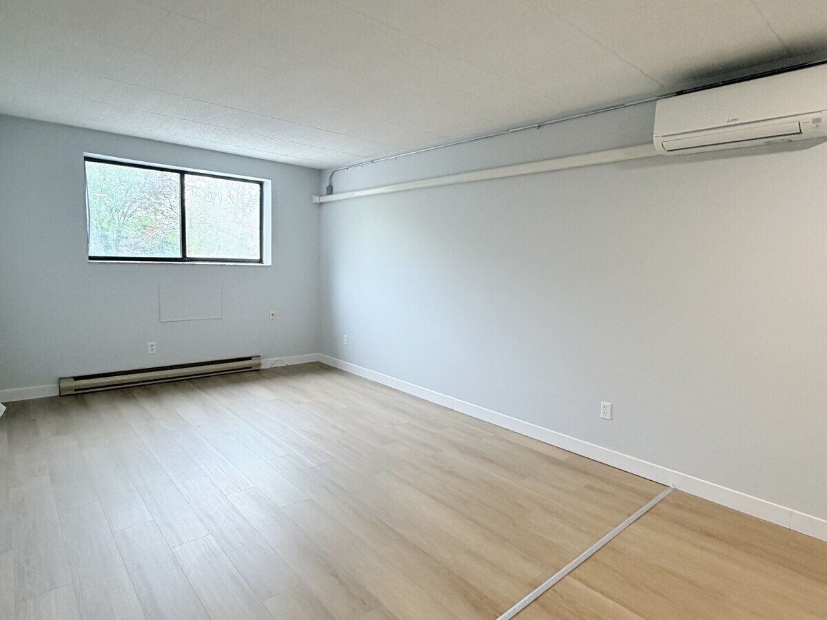 Photo - 360 Tecumseh Rd W Unit 205