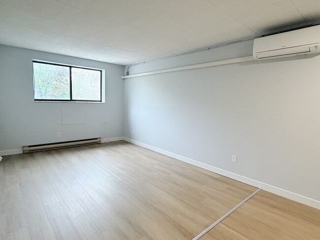 Photo - 360 Tecumseh Rd W Unit 205