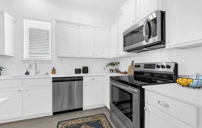 STAINLESS STEEL APPLIANCES!