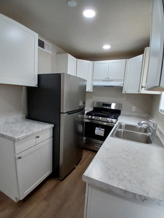 Photo - 305 N Lake Ave Unit Apt 1