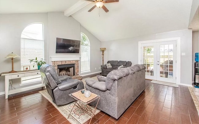 Photo - 105 Larchwood Dr