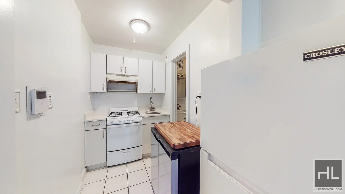 Photo - MADISON AVENUE Unit 3F