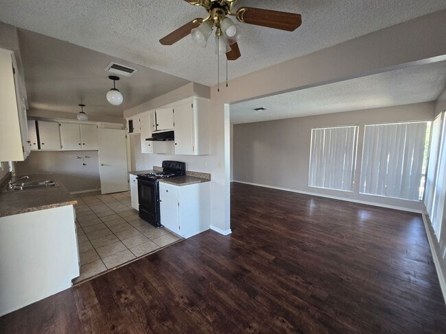 Photo - Holte &amp; Associates-Briarwood Ave Unidad 41895