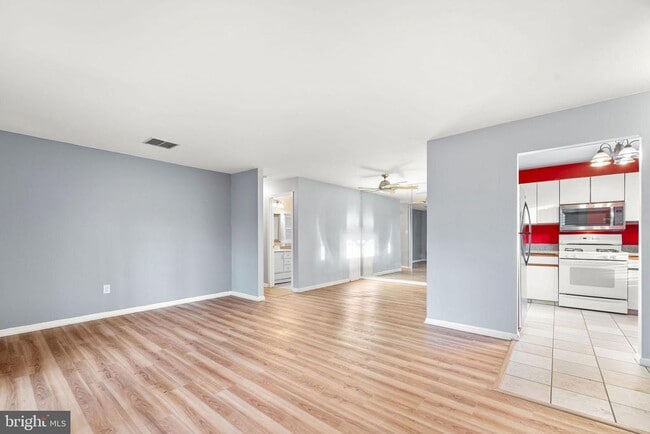 Photo - 1607 Hawthorne Ct