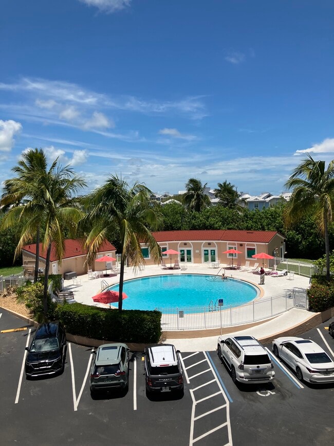 Community pool - 3930 S Roosevelt Blvd Unit N303