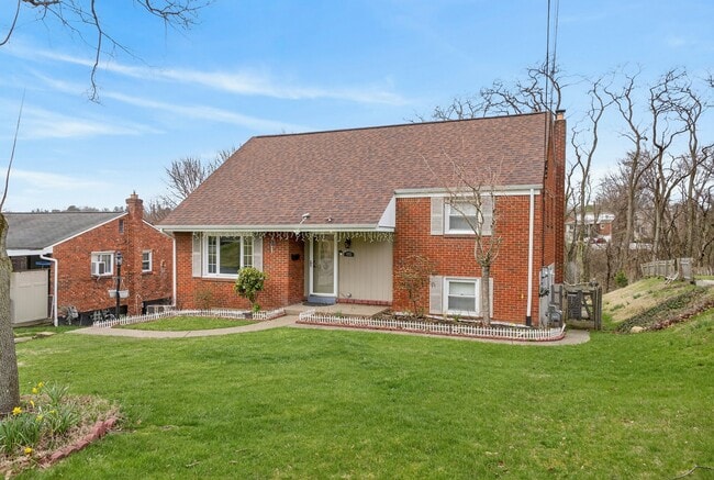 Photo - 455 Grace St