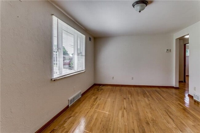 Photo - Beautiful 3 Bed / 1.5 Bath with Garage and Large Yard - Available May!!