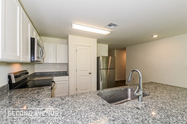 Photo - 1219 Chrysler St