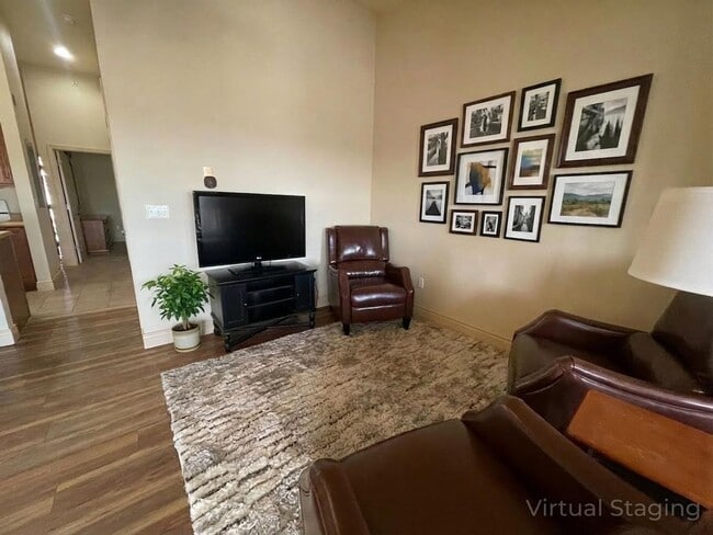 Photo - Beautifully Furnished One bedroom, One bath in Branson, Mo. with a View from the Sunroom