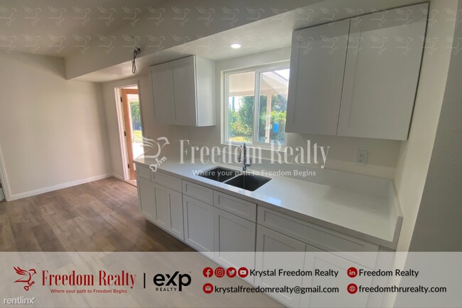 Photo - 2 br, 1 bath Triplex - 1765 Los Feliz Driv...