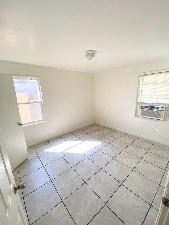 Photo - 3905 Huron St