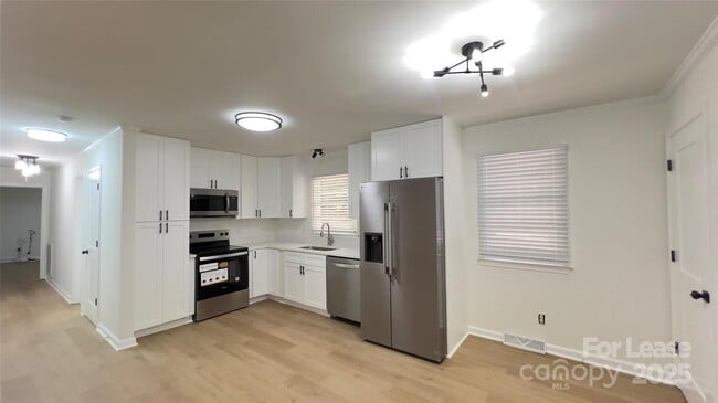 Photo - 308 Robinson Ave