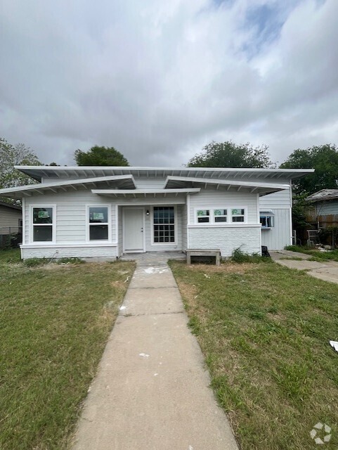 Building Photo - 1601 Cambridge Dr Rental