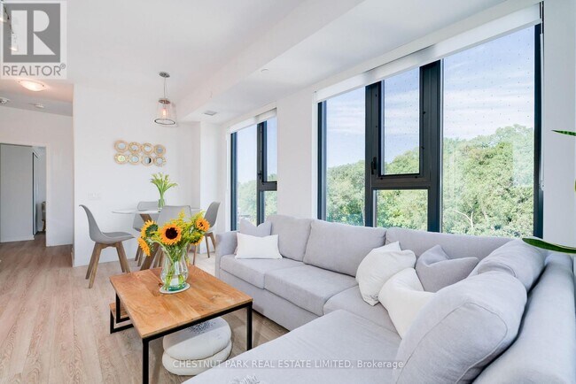 Photo - 250 Lawrence Ave W Unité 406